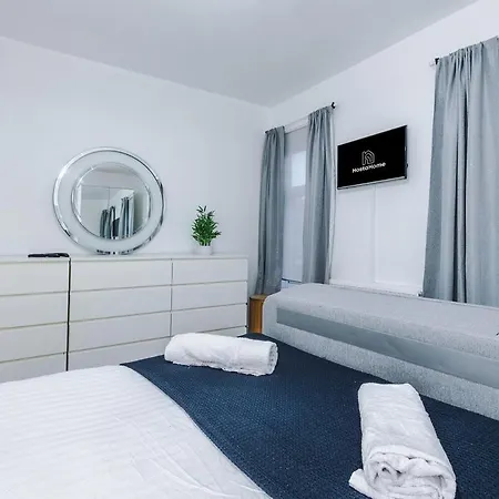 Oldtrafford - Sleeps 6 - Free Parking - Free Wifi * Manchester