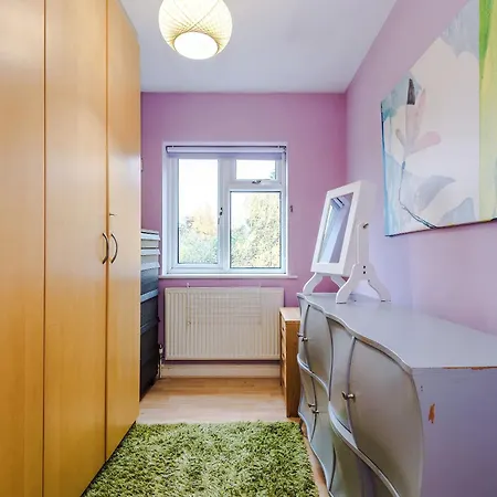 Ferienhaus 4 Bed House - Sleeps 8 - Free Parking - Manchester *