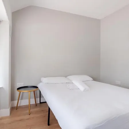 Spacious 3br - Pool Table - Games - Sleeps 9 Ferienhaus *