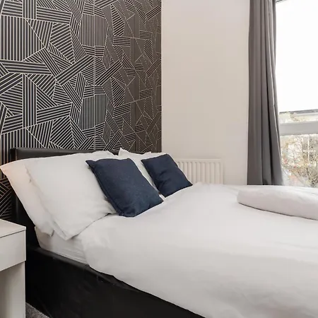 Chic 3bd Abode With Pool Table - Etihad - Coop Live - Free Parking 別荘