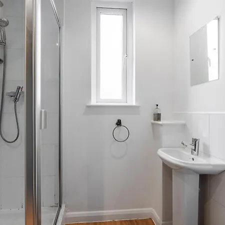 別荘 Chic 3bd Abode With Pool Table - Etihad - Coop Live - Free Parking *