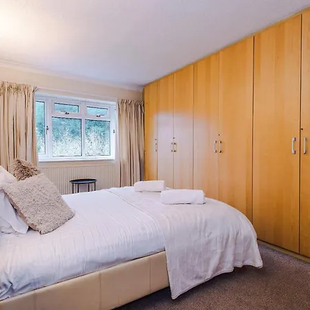 Ferienhaus 4 Bed House - Sleeps 8 - Free Parking - Manchester