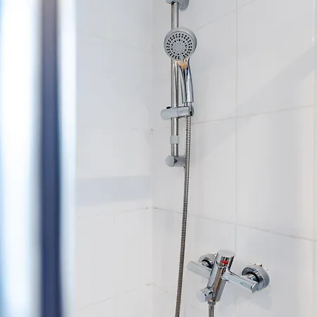 Chic 3bd Abode With Pool Table - Etihad - Coop Live - Free Parking