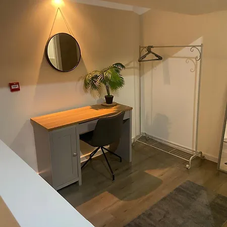 2 Bedrooms Next To Arndale Shopping Apartament *