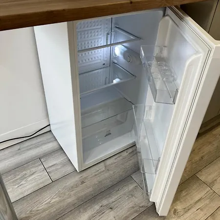 Cosy - 15 Mins Drive To *