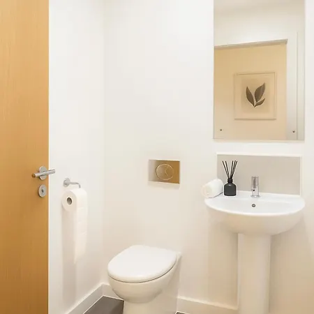 Apartamento Riverfront Serenity