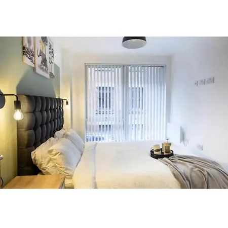 The Halo - Terrace - - Parking Manchester