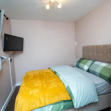 فندق مبيت وإفطار Elegant And Modern 3 Double Bedroom Near Centre Entire House Parking