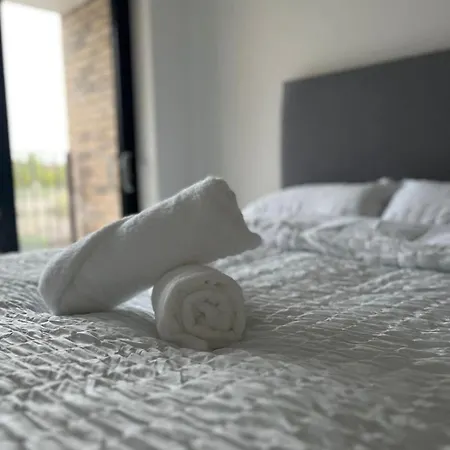 Joyful Group - Stylish 2 Bedroom Duplex With Sofa Bed In Salford M5 * 맨체스터