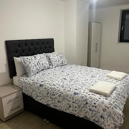 Pleasant 2 Bedroom In Salford Quays Apartament Manchester
