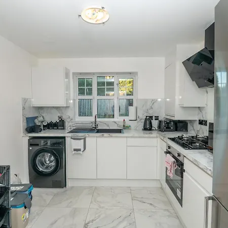 Elegant And Modern 3 Double Bedroom Near Centre Entire House Parking * مانشستر