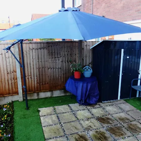 Spacious 4 Bed Maisonette Close To Salford Quays And With Smart Tvs And Netflix Perfect For Families And Contractors شقة *