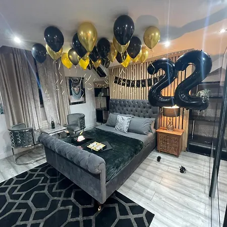 Hendham House - Near Etihad Stadium, Coop Live Arena, Ao Arena, Piccadilly Train Station & Centre بيت ضيافة 2*