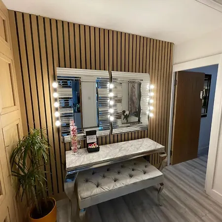 Hendham House - Near Etihad Stadium, Coop Live Arena, Ao Arena, Piccadilly Train Station & Centre 2* مانشستر