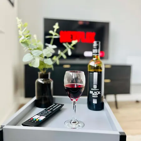 Fantastic One Bedroom Near Old Trafford Stadium アパート マンチェスター