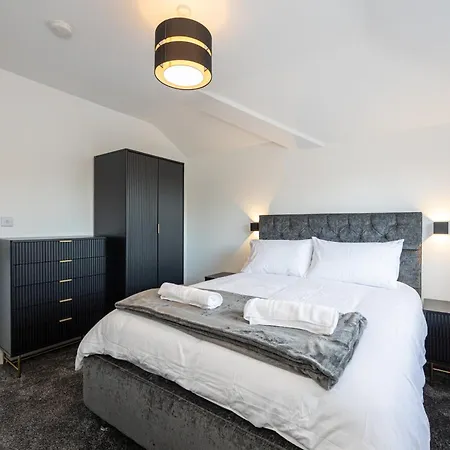 Modern 5-bed Ev Centre 10 Min Mánchester