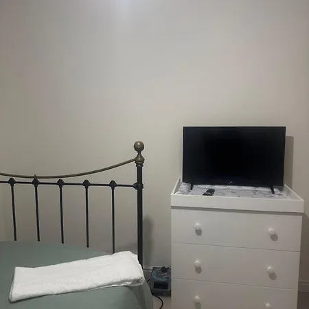 Large Cozy In Bute House