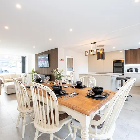 Modern 5-bed Ev Centre 10 Min Mánchester