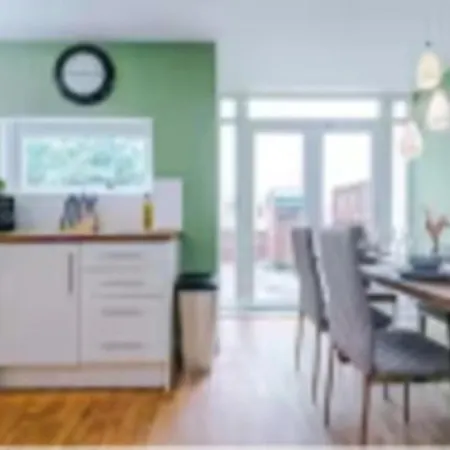 Stylish House In With Pool Table *