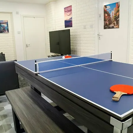 Modern 4-bed Retreat In Prestwich, Perfect For Weekend Getaways