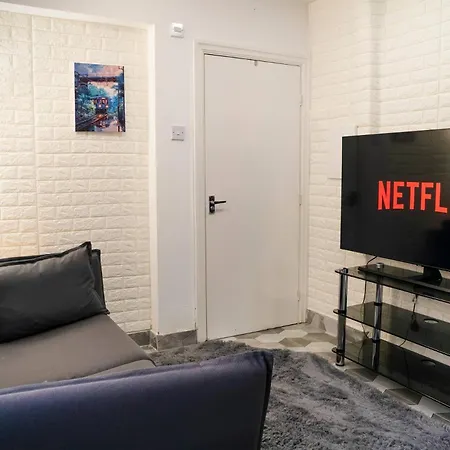 Modern 4-bed Retreat In Prestwich, Perfect For Weekend Getaways *