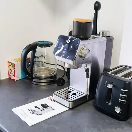 Casa vacanze Modern 4-bed Retreat In Prestwich, Perfect For Weekend Getaways