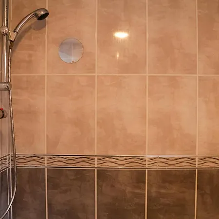 Modern 4-bed Retreat In Prestwich, Perfect For Weekend Getaways *