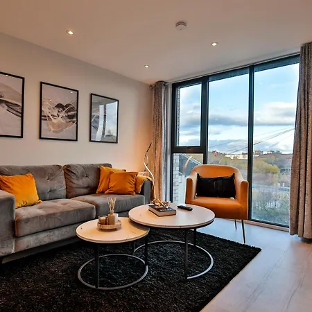 Modern 2 Bed, 2 Bath With Ensuite By Avalora Short Lets & Serviced Salford, Near Tram Manchester, Train Station, Parking Διαμέρισμα *