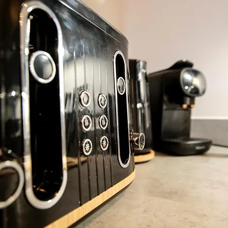 Modern 2 Bed, 2 Bath With Ensuite By Avalora Short Lets & Serviced Salford, Near Tram Manchester, Train Station, Parking Μάντσεστερ