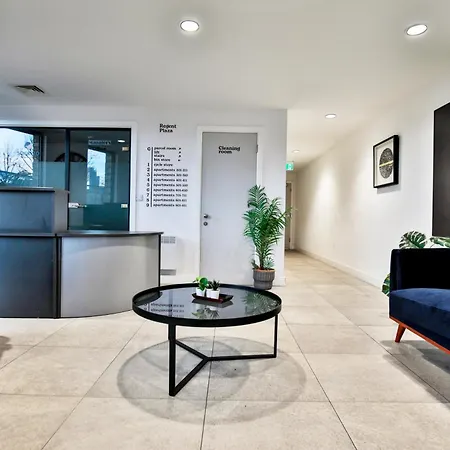 Modern 2 Bed, 2 Bath With Ensuite By Avalora Short Lets & Serviced Salford, Near Tram Manchester, Train Station, Parking