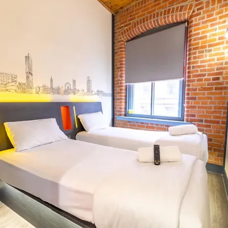 Easyhotel 2*