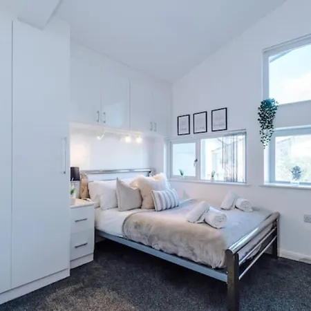 Modern House - Sleeps 6 - Free Parking - Near Etihad Stadium - Coop Live * Manchester