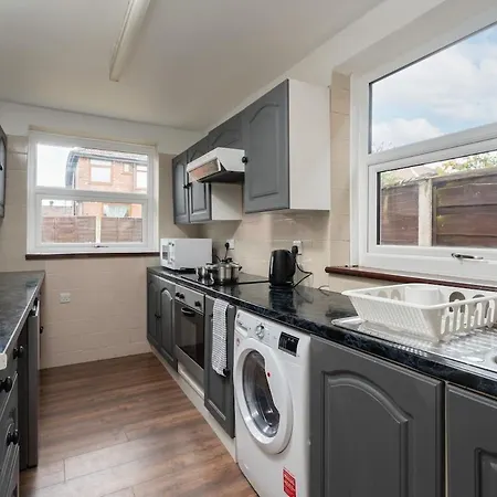 Comfy 3br - Pool Table - Games - Sleeps 8 * Manchester