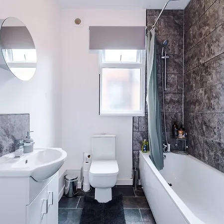 Holiday home Large 4 Bed House Sleeps 8 By Host A