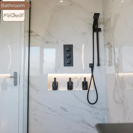 בית נופש 3br House By Mystayuk Short Lets & Serviced With Free Wifi & Free Parking מנצ'סטר