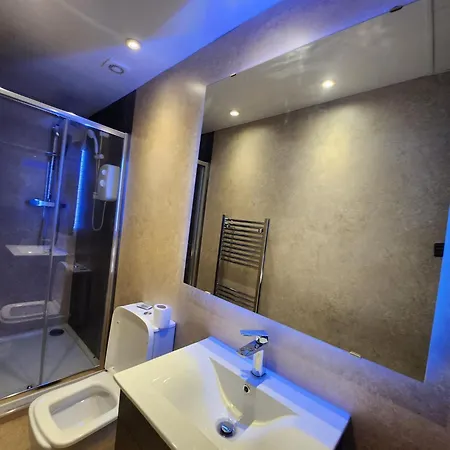 Rum i privatbostad Luxury Free Wifi Old Trafford