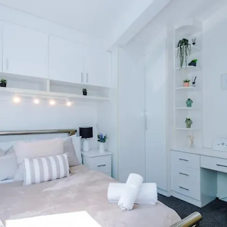 Modern House - Sleeps 6 - Free Parking - Near Etihad Stadium - Coop Live * Manchester