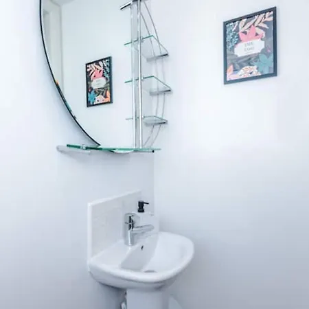 Modern House - Sleeps 6 - Free Parking - Near Etihad Stadium - Coop Live Manchester