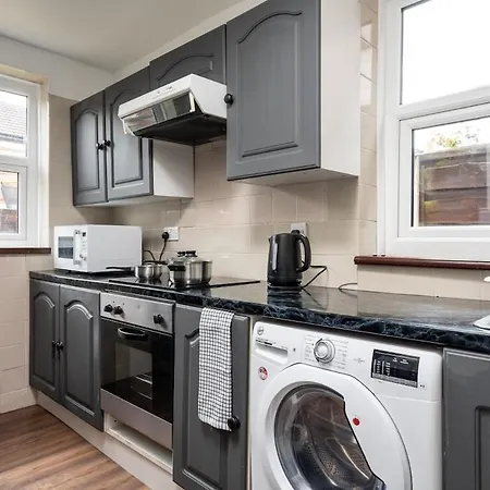 Comfy 3br - Pool Table - Games - Sleeps 8 * Manchester