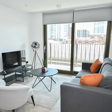 Апартаменты Contemporary 2 Bed Манчестер