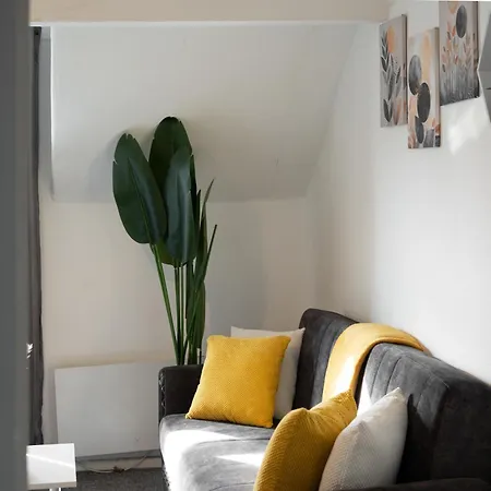 Modern 3-bedroom Near Centre *