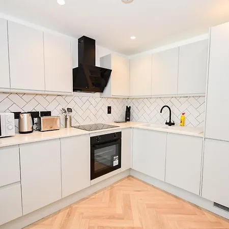 Contemporary 2 Bed Манчестер