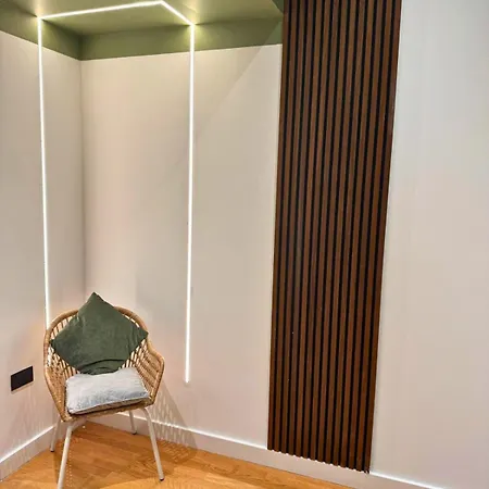 Appartement Spacious - Parking - Next To Ao Arena - Local Attraction & Transport Links *