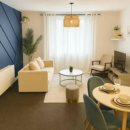 Salford Quays 4 Guests / Parking Апартаменты *