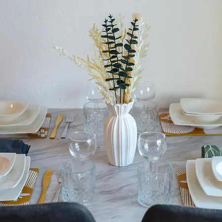 Modern 3-bedroom Near Centre