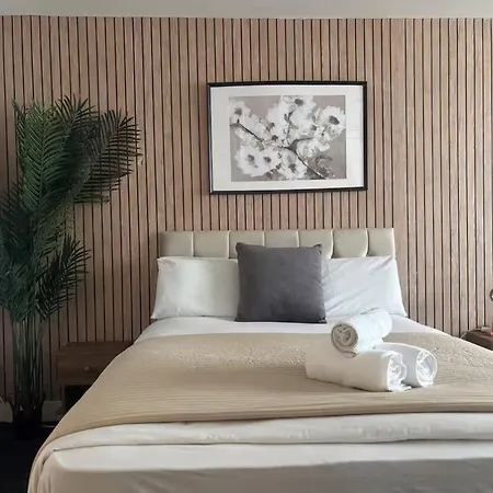 Salford Quays 4 Guests / Parking Manchester