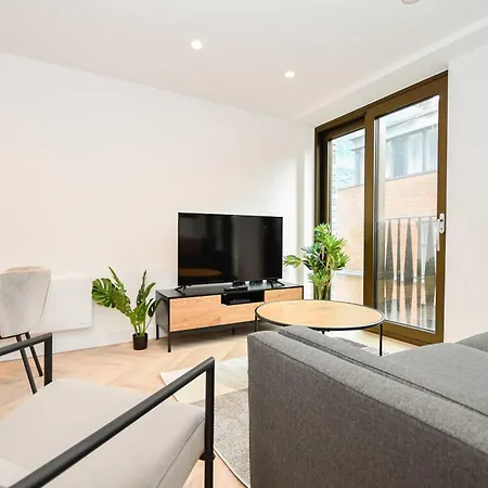 Modern 1 Bed Flat In W Balcony מנצ'סטר
