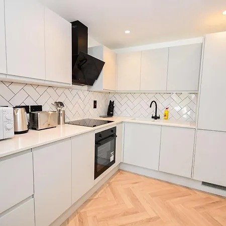 Апартаменты Contemporary 2 Bed Манчестер