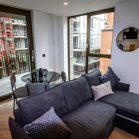 Fabulous 2 Bedroom In Apartment Manchester