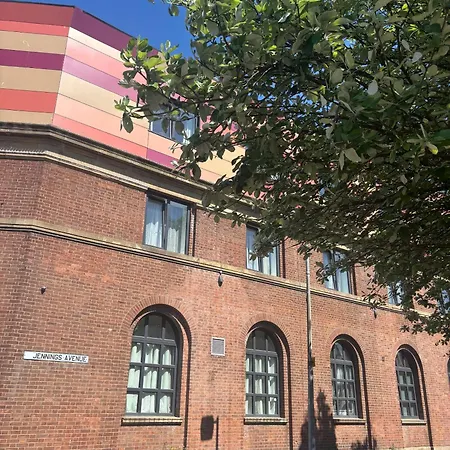 Salford Quays 4 Guests / Parking Манчестер